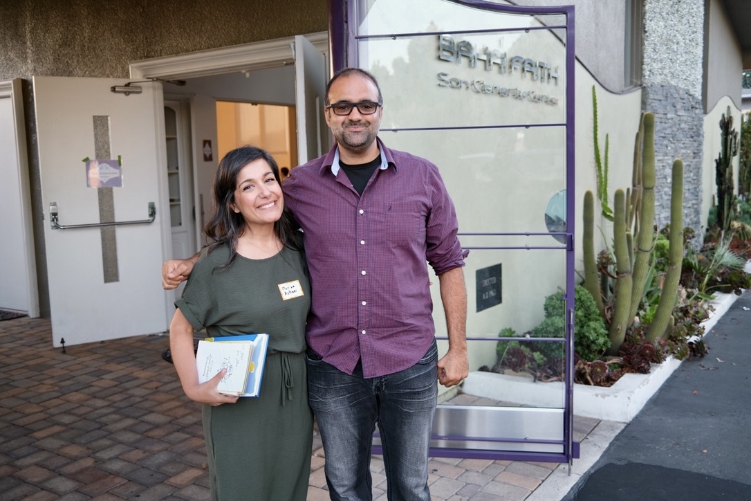 Friends arriving at the Bahá’í Center entrance